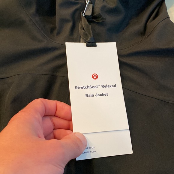 Lululemon stretchseal repaxed rain jacket - Picture 2 of 4